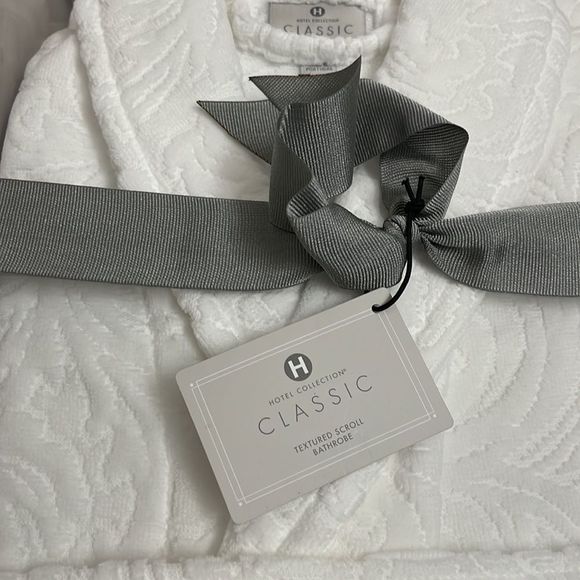 HOTEL COLLECTION Classic Textured Scroll Robe NEW - Picture 4 of 8